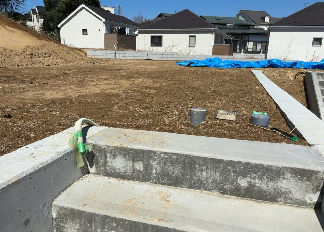隣家の土地はどうなっているのか、生活利便施設が近くにあるのか、学校まで近いかなど、お客様のライフスタイルにあわせたイメージが重要です。また、近くにあると困る施設が近くにないかも確認するといいでしょう。