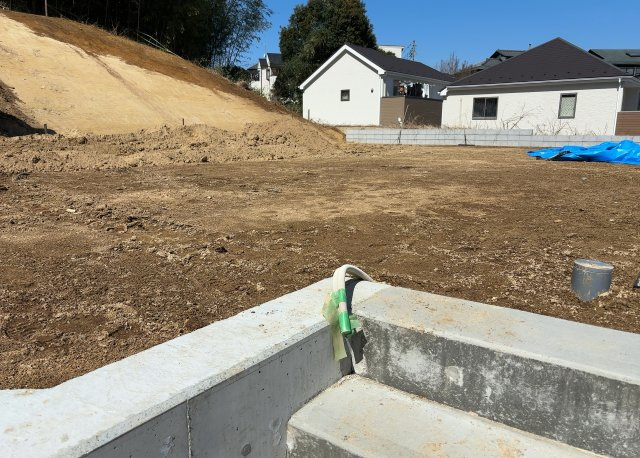 家を建てる前提で土地を探している場合、地盤の丈夫さは譲れない条件の一つです。地盤が脆弱だと追加工事が必要となります。また、過去に地盤沈下や液状化現象を起こした土地は、できるだけ避けた方がいいでしょう。
