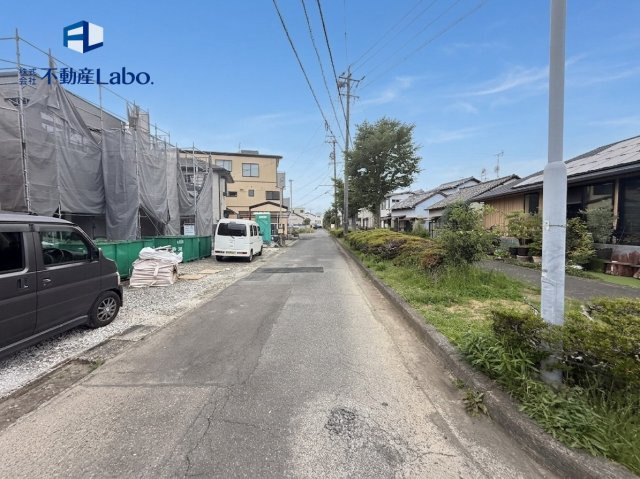＜前面道路から撮影＞　手前が1号棟、奥が2号棟になります！