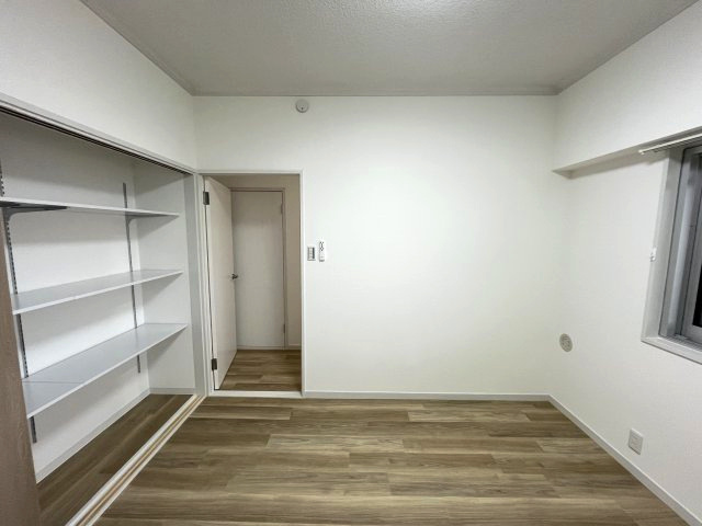 無駄を省いたシンプルなデザインは自由なレイアウトを可能にします。あなたのライフスタイルに合わせて多様な使い方ができる汎用性の高さが魅力です。