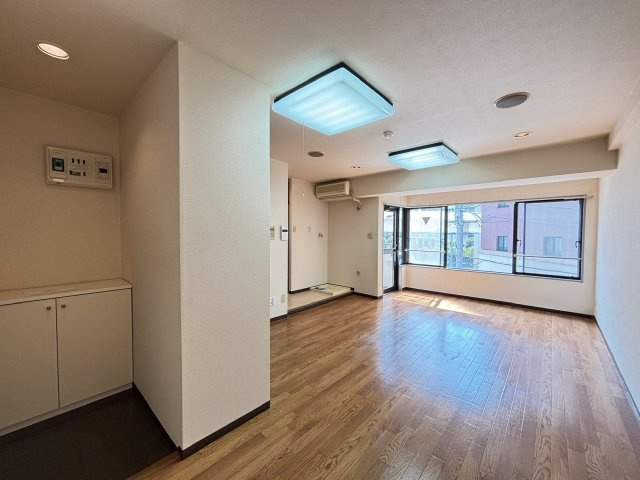 広めの空間で、事務所使用も可能です。