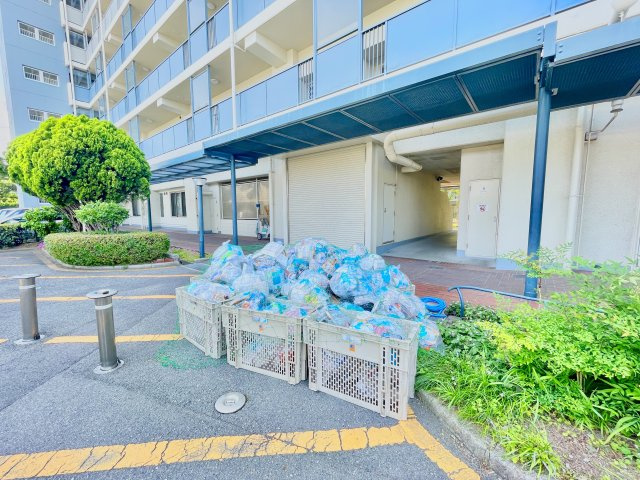 衛生面や分別への配慮もうかがえる、心地よく利用できるごみ置き場です。