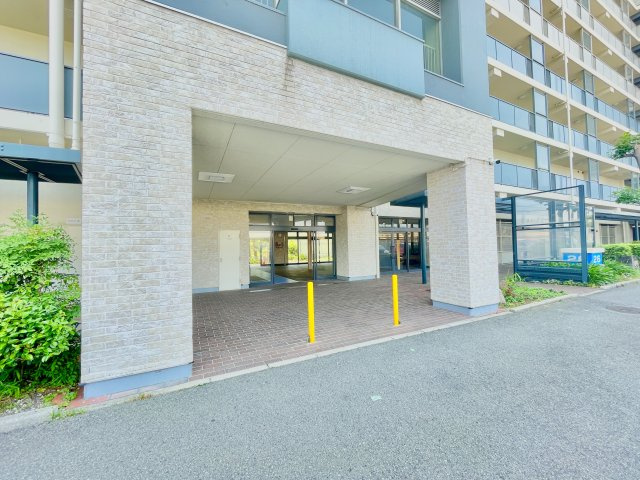浴室は小窓が付いているので明るく、こもりがちな湿気もすぐ取り除くことができます。