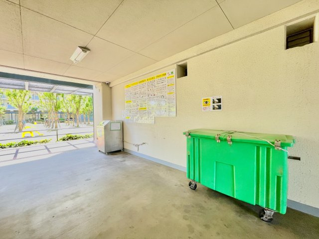 室内洗濯機置場がございますので、天候に左右されず洗濯していただけます。