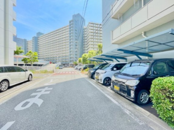 「高須西小学校」まで徒歩2分。低学年のお子様の通学にも無理のない距離です。