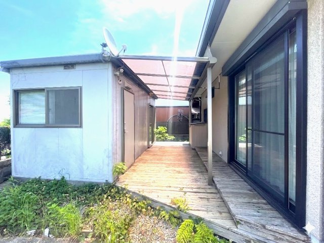 デッキ、倉庫