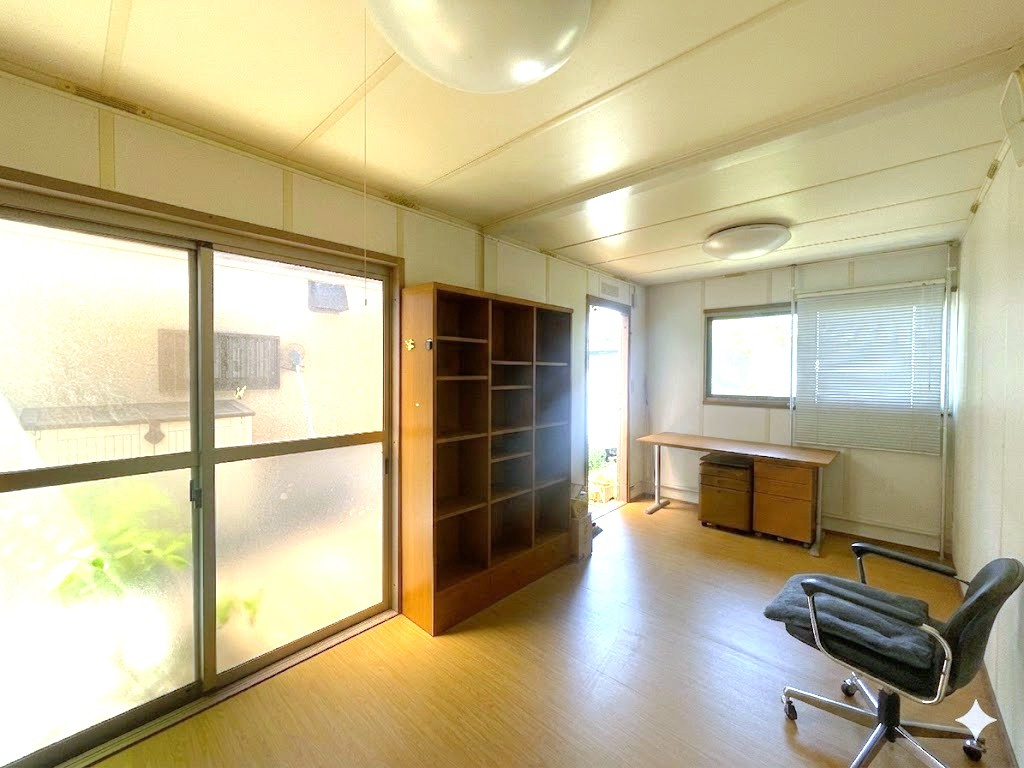 広さを活かせる倉庫で、収納から作業場まで幅広い使い方ができます。