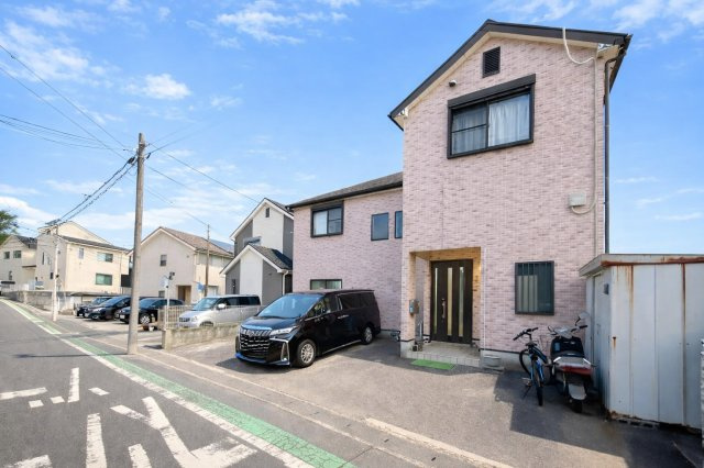 ◆爽やかな青空の下に贅沢なほどに降り注ぐ陽光、豊かな居住性と、クオリティが見事に調和した住空間は、住まうことの喜びを感じさせてくれます。ゆとりある広い敷地で開放的なお住まいです。