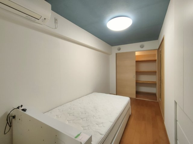 【洋室】　ゆったりサイズの洋室は、主寝室にいかがでしょうか？