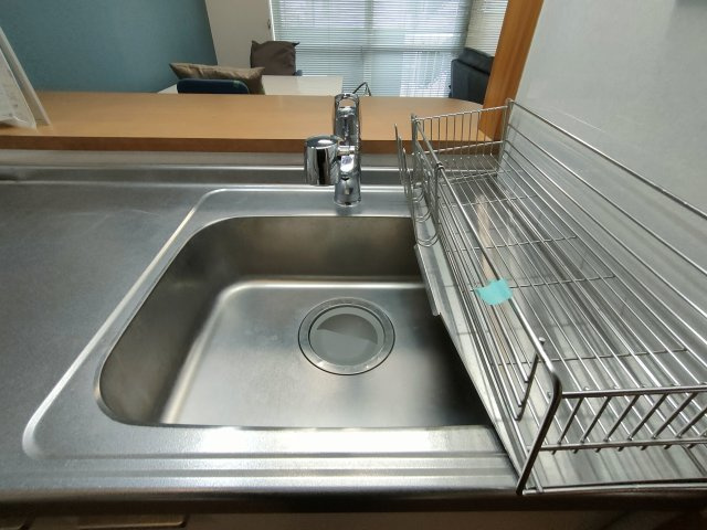【シンク】　食器洗いもはかどる広々としたシンク。