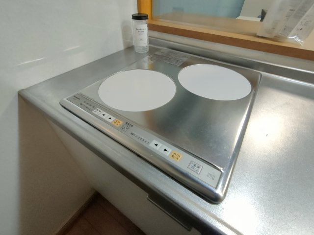 【2口IHクッキングヒーター】　IHクッキングヒーターでお手入れも楽々！