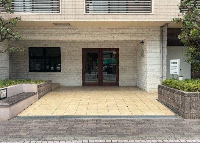 マンションのエントランスには、もともと風よけや防犯の役割がありますが、マンションによって宅配ボックスなどの設備が備わっている所もあります。日々の生活をイメージしながら生活しやすさをチェックしましょう。