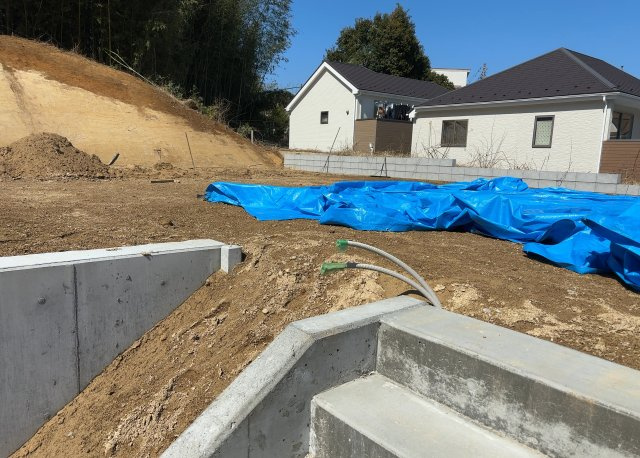 家を建てる前提で土地を探している場合、地盤の丈夫さは譲れない条件の一つです。地盤が脆弱だと追加工事が必要となります。また、過去に地盤沈下や液状化現象を起こした土地は、できるだけ避けた方がいいでしょう。