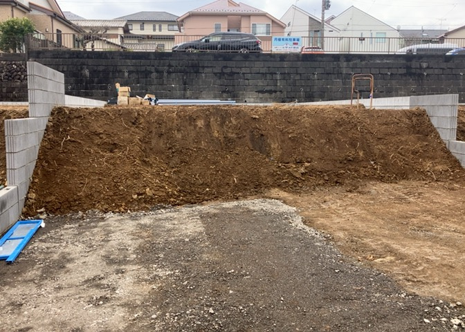 庭があることでガーデニングや家庭菜園はもちろん、こどもの遊び場やペットを放して遊ぶことができます。また、家の周囲に余裕があるということです。隣地との間があれば、十分な日当たりと、風通しが確保できます。