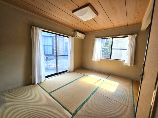 6帖の和室です。玄関入ってすぐ左手にある為、帰ってきてすぐ居室に行きたい場合も対応できます！