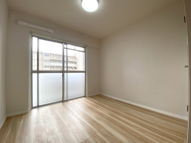 洋室5.4帖　間取り図左の部屋