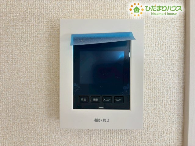 訪問者を画面で確認できるTVモニター付きインターホンは、防犯面で安心感が高まります。操作も分かりやすく、日々の暮らしに心地よい安心を添えてくれます♪