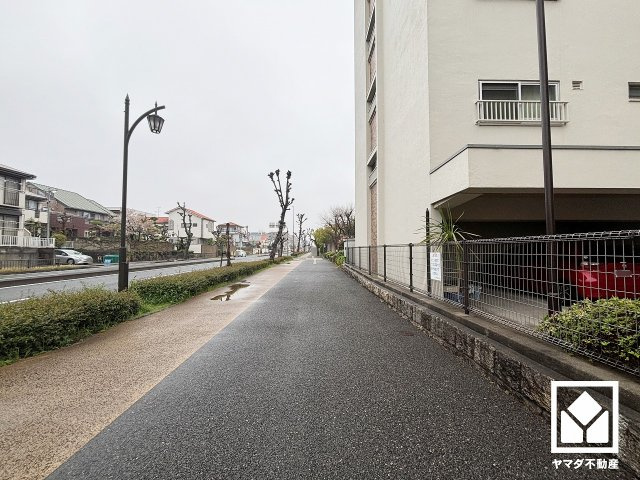 スムーズな移動を叶えるエレベーターもございます。忙しい朝も快適に、ストレスフリーな暮らしをサポート。