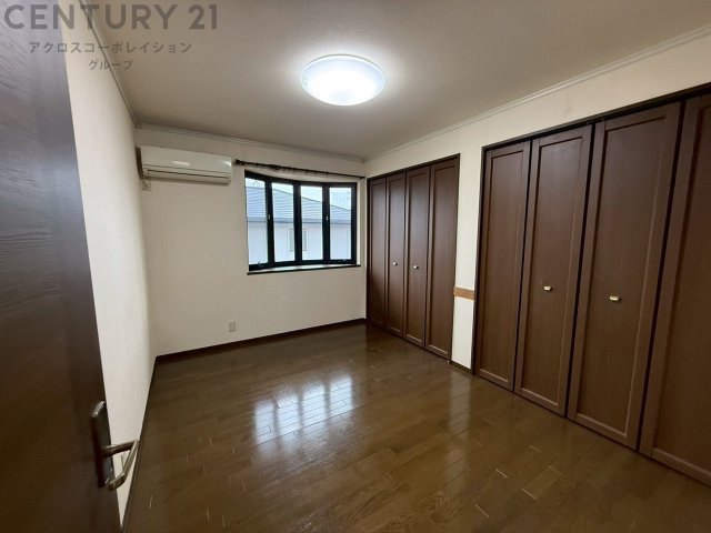 子供部屋…創造性や成長を促す遊びの空間を提供。学習や趣味に集中できる環境を整えます。個別のプライベートスペースは自己表現と自立心を育み、心地よい睡眠環境を整えリラックスできる場所を提供。