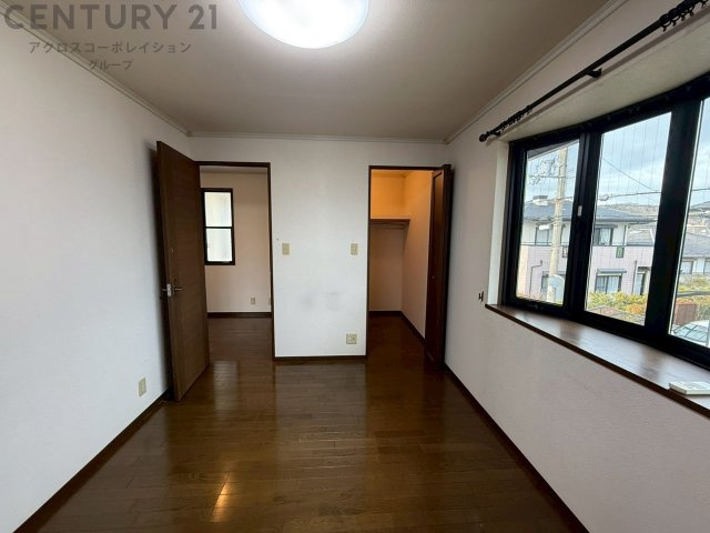 寝室…リラックスできるプライベート空間で、快適な睡眠をサポート。個人の好みに合わせたインテリアや寝具で心地良さを追求。プライベートな時間を過ごし、リフレッシュする場所におすすめです。