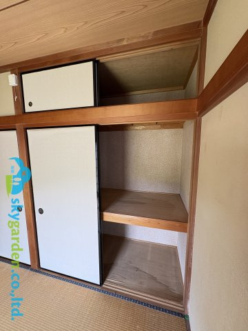 天袋付きの押入れがあります