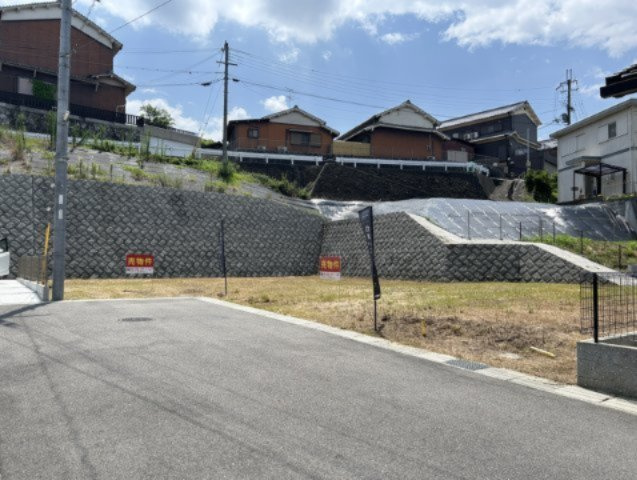 ≪建築条件なし宅地≫8号地・9号地前面道路との高低差のない土地になります♪