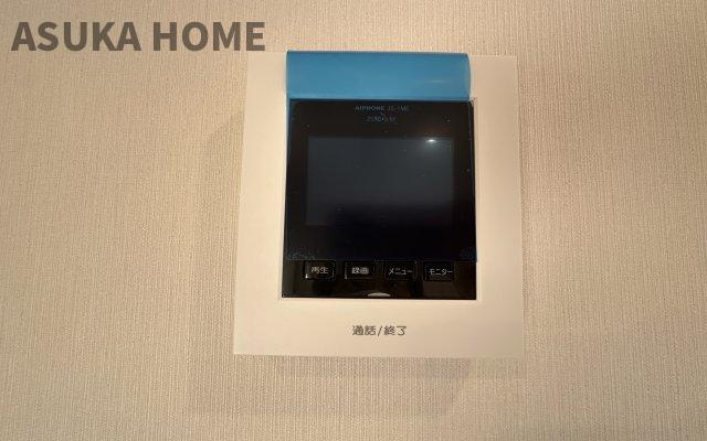 テレビモニター付きなので急な来客時やお子様のお留守番にも安心な設備ですね♪
