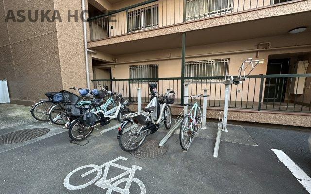 整理された使いやすい駐輪場です。