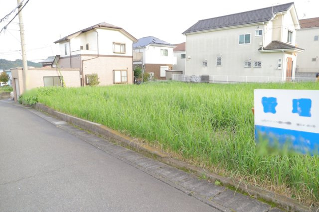 土地探しをしていると都市計画区域という言葉を目にすると思います。法律によって、都道府県知事や国土交通大臣が指定するエリアのことを指しており、都市計画区域は市街化区域と市街化調整区域に分けられています。