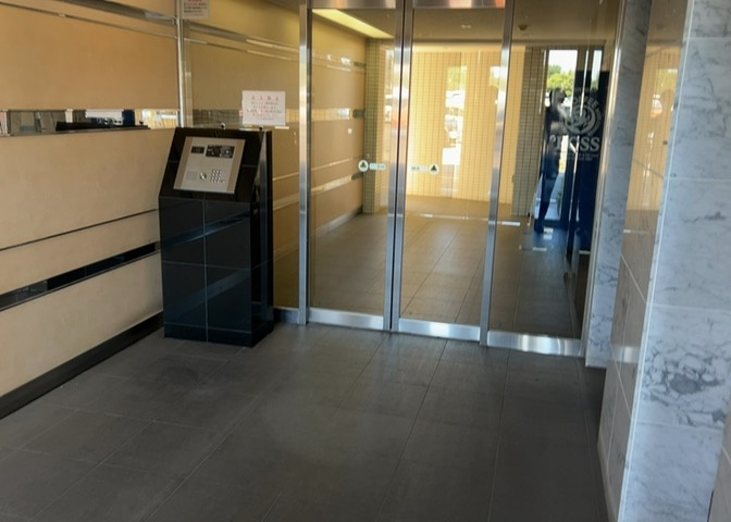 ラウンジは、マンションの共用スペースに椅子やテーブルなどを配置した利用者が寛げる空間です。屋内型ラウンジと屋外型ラウンジがあります。共用部分の管理状況と合わせて、詳細については現地でご確認ください。