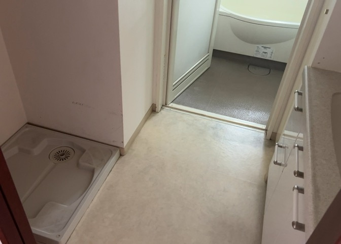 洗面脱衣所は「体を綺麗に整える場所」という目的と役割を持っています。そして便利で使い勝手のいい「体を綺麗に整える場所」にするためには、配置や動線、照明や収納計画をしっかりと検討しておく必要があります。