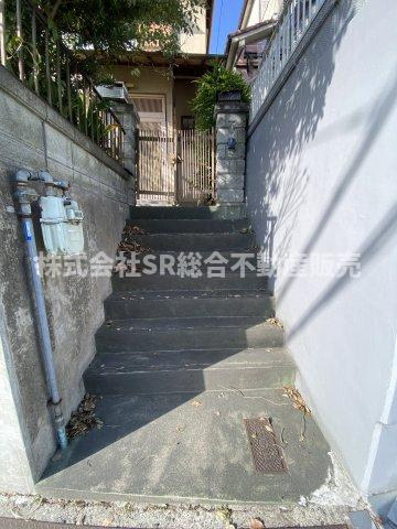 毎日通る玄関はこちらです