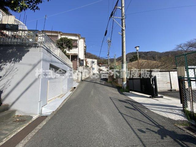 前面道路含む現地写真です