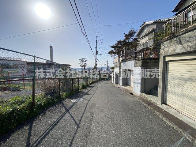前面道路含む現地写真です
