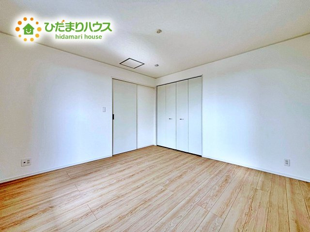 質の良い睡眠で一日の疲れを癒す空間で気持ちの良い一日のスタートを切ることができます。バルコニーへ出入りでき、洗濯物干しや布団干しもラクラクです。