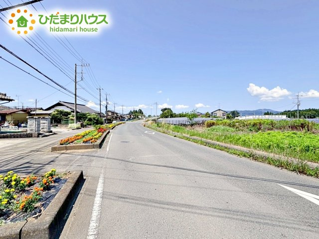 繁華街のようなにぎやかさがないため、車の音や話し声が少なく、静かな生活を望む人に適している閑静な住宅地！