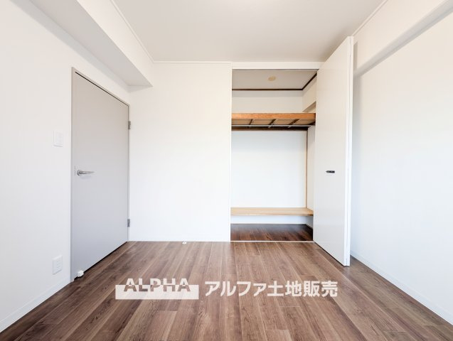 【cozy　room】　◆必要なもの、好きなもの◆しかないから安らげる。そんな部屋にしていく自分なりのデザインに。使いやすい部屋の形、大きい窓色々な用途が実現できる。