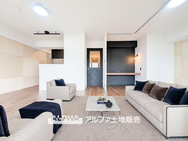 【Living　room】　◆時を忘れる場所◆みんなが集い、食事と楽しい会話が始まるそんな束の間の幸せを感じさせてくれる場所。※家具等はCGによるイメージです。家具小物は販売価格に含まれません。
