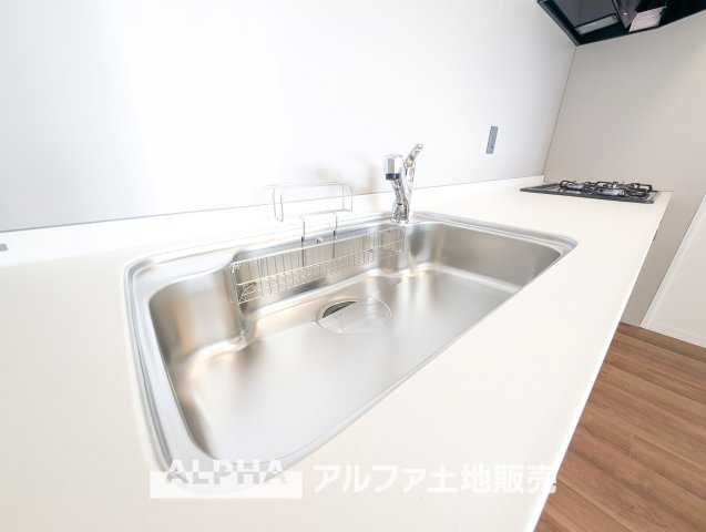 【Water　cleaner】　◆浄水器◆蛇口から流れ出すお水はクリーンでいつも楽しめます。また浄水器内臓シャワー混合栓なので場所取らずのスッキリとしたスタイルです。
