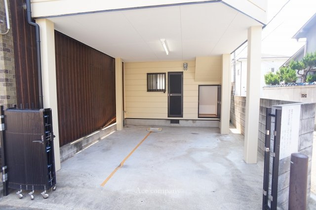 大型車、ハイルーフ車も駐車可能です♪