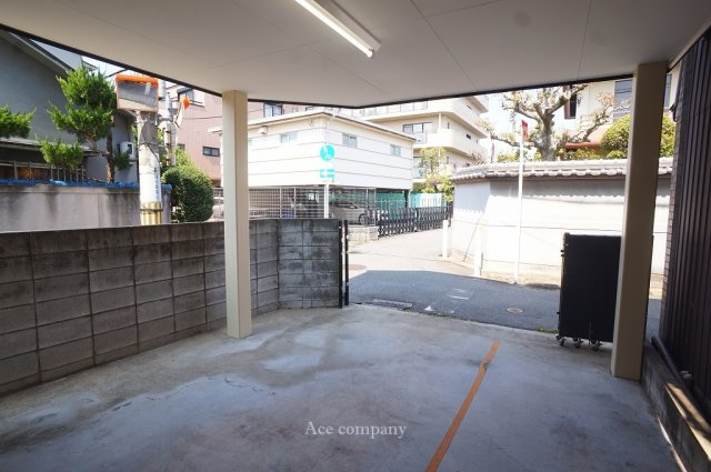 塀に囲まれておりますのでプライバシーも確保出来ます♪