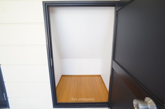 車庫内にある階段下収納です♪