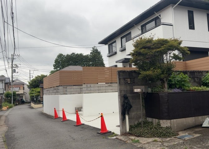 お持ちの車種によっては前面道路が広い方が便利でしょう。しかし、前面道路が広ければその分交通量が多くなるため、騒音などが気になる場合があります。実際に現地を見学し、周辺交通量や騒音などを確認しましょう！