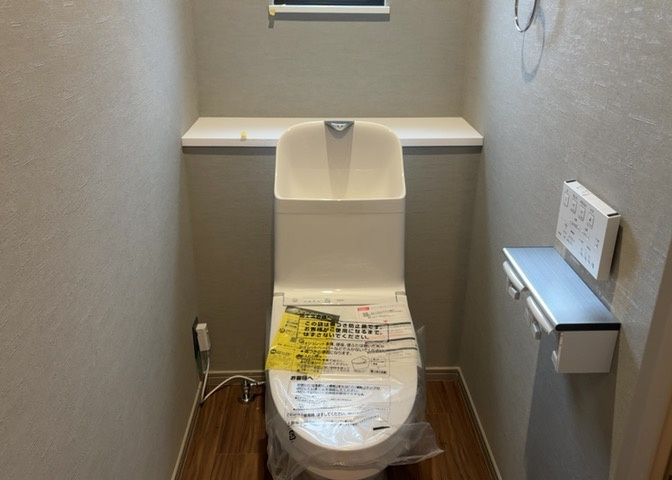 トイレは大きさや形、機能、抗菌性などが異なる多種多彩なタイプが各メーカーから出ています。それぞれに良さがあるため、事前にどういったタイプのトイレがいいのかをご家庭内で決めて、内見に行くといいでしょう。