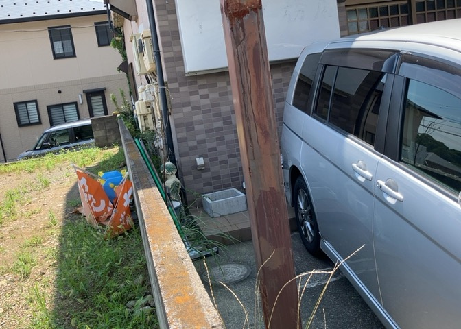 建物の基礎工事の方法は、主流となっているベタ基礎（防湿基礎）と布基礎の2種類に分類され、床下の通気性や耐久性などに違いがあります。建物の基礎部分の構造や付帯設備など詳細については現地でご確認ください。