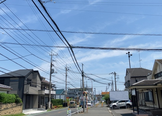 桜や紅葉の名所に出かける人は多いと思いますが、家にいながら季節の移ろいを感じる生活を送りませんか？リビングや窓から見える景色が生活を彩るワンポイントに！現地から見える景色を堪能してみては如何でしょう。