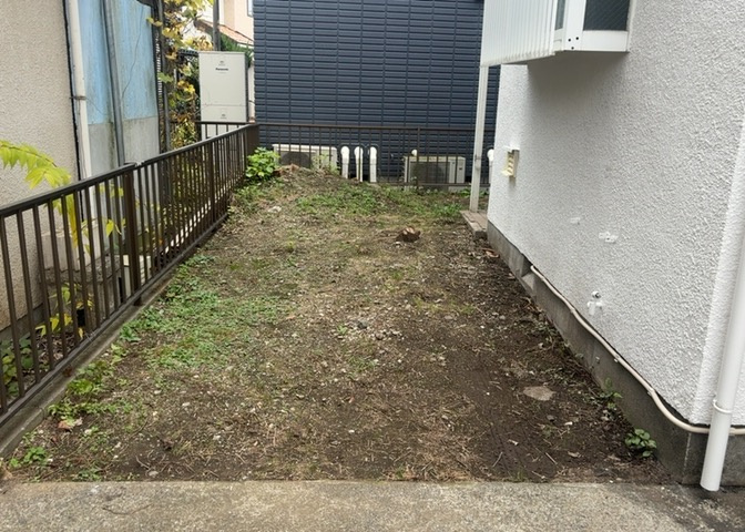 庭があることでガーデニングや家庭菜園はもちろん、こどもの遊び場やペットを放して遊ぶことができます。また、家の周囲に余裕があるということです。隣地との間があれば、十分な日当たりと、風通しが確保できます。