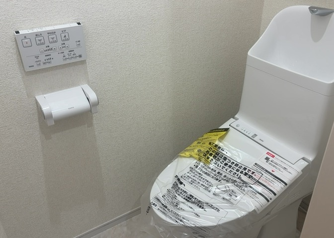 トイレは大きさや形、機能、抗菌性などが異なる多種多彩なタイプが各メーカーから出ています。それぞれに良さがあるため、事前にどういったタイプのトイレがいいのかをご家庭内で決めて、内見に行くといいでしょう。
