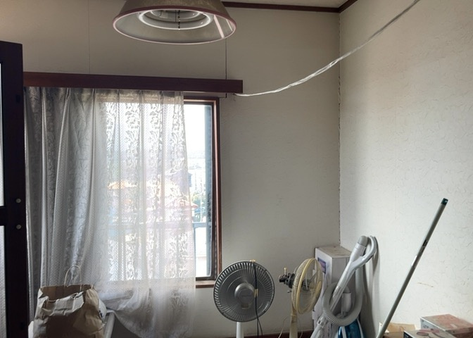 洋室のメリットは重い家具が置きやすく、身の回りが整理しやすいことです。　床がフローリングのため畳とは異なり凹みにくいです。　クローゼットなど収納が豊富で、普段使わない旅行カバンや服の整頓も簡単にです。