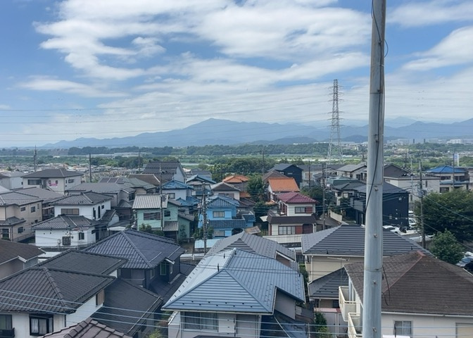 眺望を気にして物件を探す場合、前面に建物が建っていないか現地で確認しましょう！前面に建物があると景色はもちろん、日当たりや風通しにも影響が出てきます。住んだ時のことを想像しながら現地見学をしましょう。